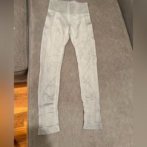 ALALA Barre Seamless Leggings sz Large Grey BRAND NEW